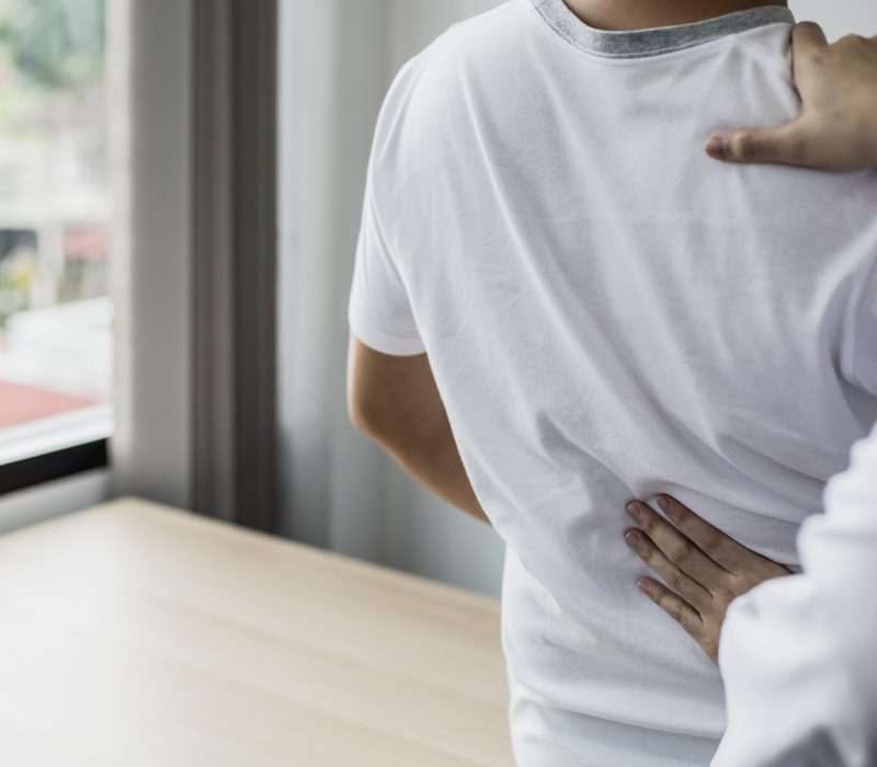 Professional physiotherapists are working to relax the muscles for patients who are treated for muscle disorders, most patients are office workers who sit for a long time causing pain. office syndrome